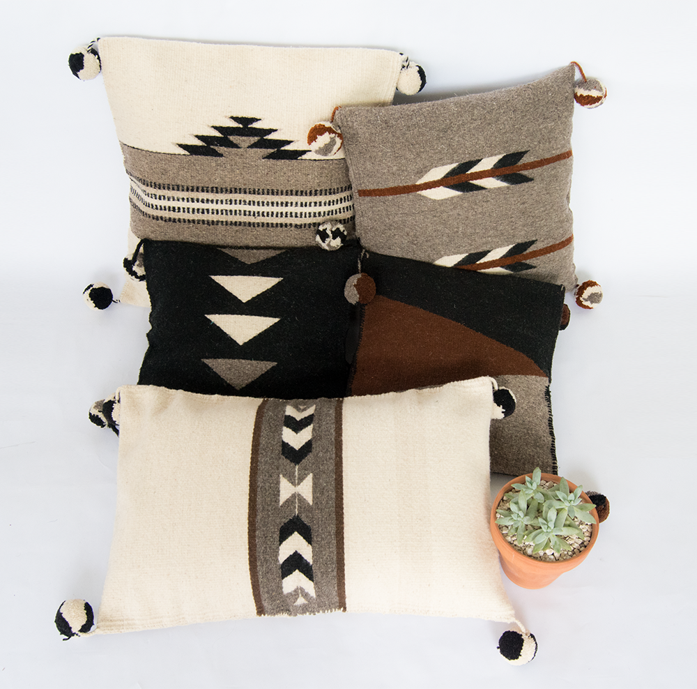 Baxa Native American Pillow Cover – Gray Arrows (16")