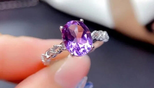 On which finger should I wear an amethyst ring?