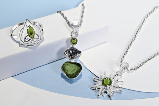 Top 5 crystals that enhance the power of moldavite