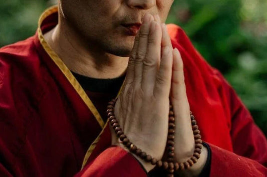 The Spiritual Significance of Monk Prayer Beads Across Buddhist Traditions