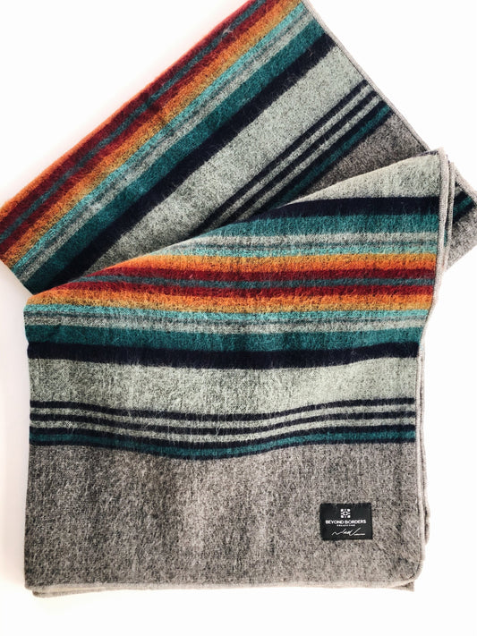 El Viajero Blanket – Grey Sunrise